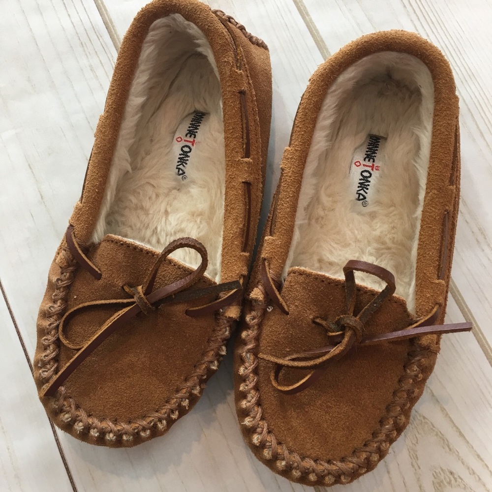 Minnetonka moccasin Slippers, Girls Size 13